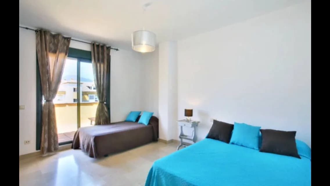 3 Bedroom Penthouse for Sale in San Pedro de Alcántara, Málaga - Image 3