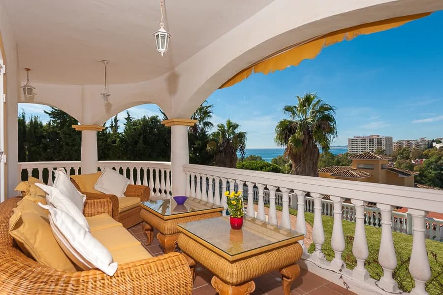 4 Bedroom Detached Villa for Sale in Benalmadena, Málaga - Image 2