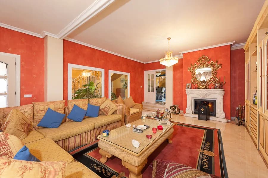 4 Bedroom Detached Villa for Sale in Benalmadena, Málaga - Image 5