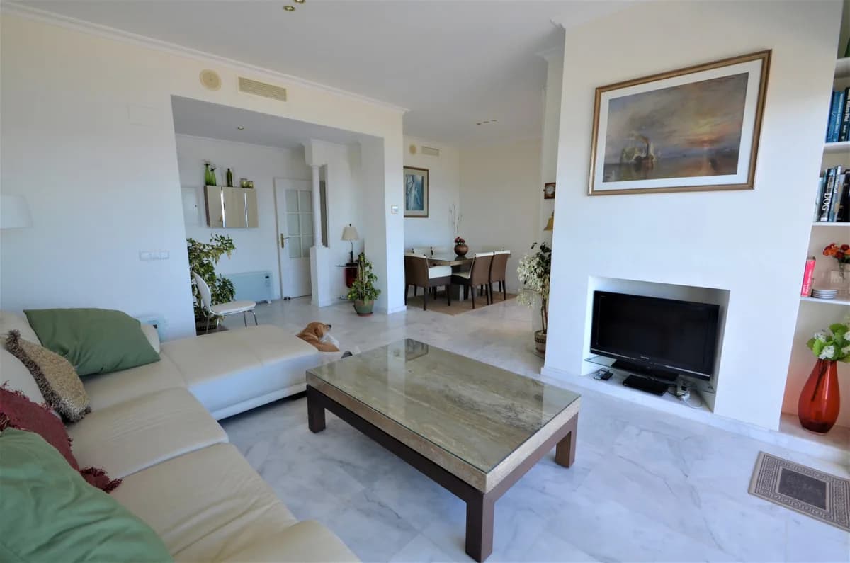 3 Bedroom Penthouse for Sale in La Duquesa, Málaga - Image 4