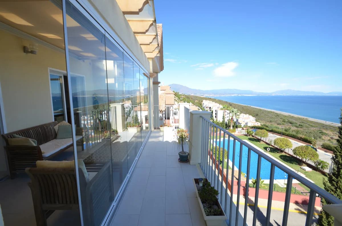 3 Bedroom Penthouse for Sale in La Duquesa, Málaga - Image 8