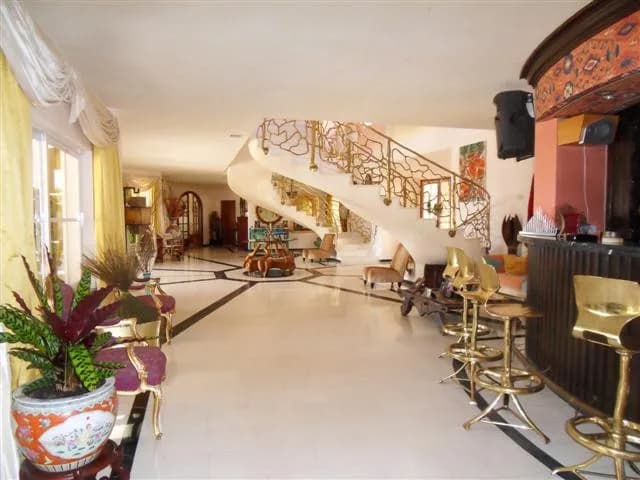 8 Bedroom Detached Villa for Sale in La Quinta, Málaga - Image 5