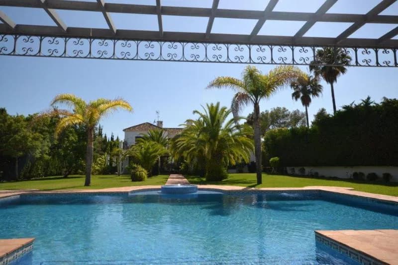 6 Bedroom Detached Villa for Sale in Guadalmina Baja, Málaga - Image 2