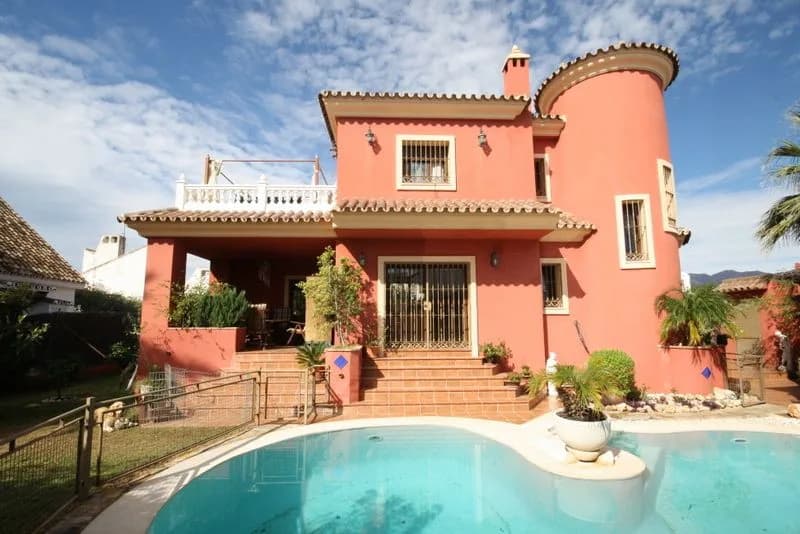 3 Bedroom Detached Villa for Sale in Las Chapas, Málaga