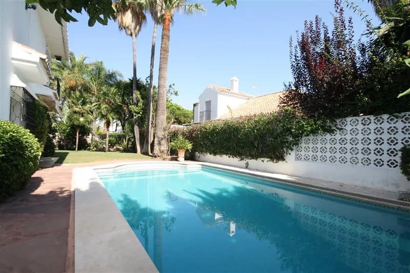 6 Bedroom Detached Villa for Sale in Los Monteros, Málaga - Image 6