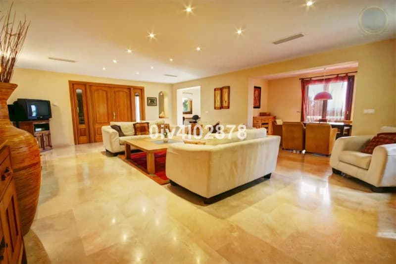 10 Bedroom Detached Villa for Sale in Benalmadena Pueblo, Málaga - Image 3