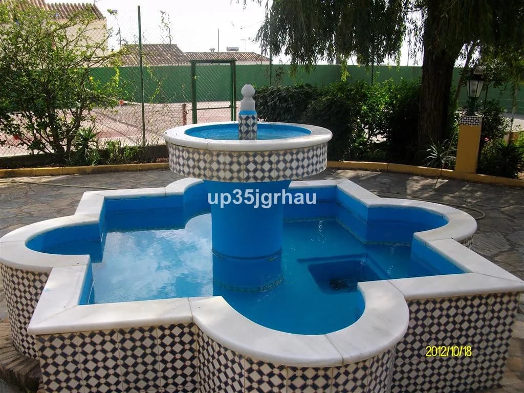 5 Bedroom Detached Villa for Sale in Estepona, Málaga - Image 7