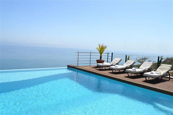 5 Bedroom Detached Villa for Sale in La Duquesa, Málaga - Image 5