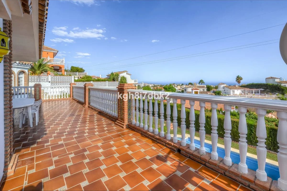 10 Bedroom Detached Villa for Sale in Benalmadena, Málaga - Image 6