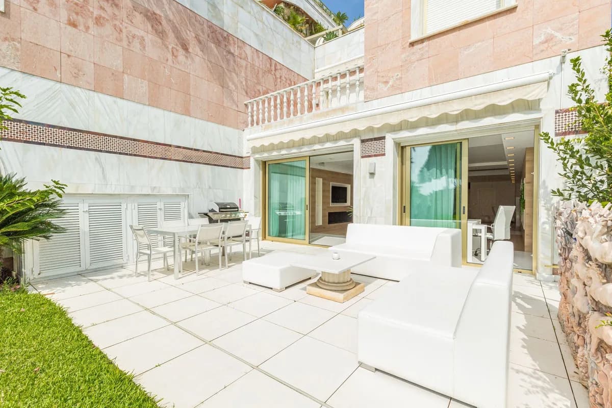 3 Bedroom Ground Floor Apartment for Sale in Puerto Banús, Málaga