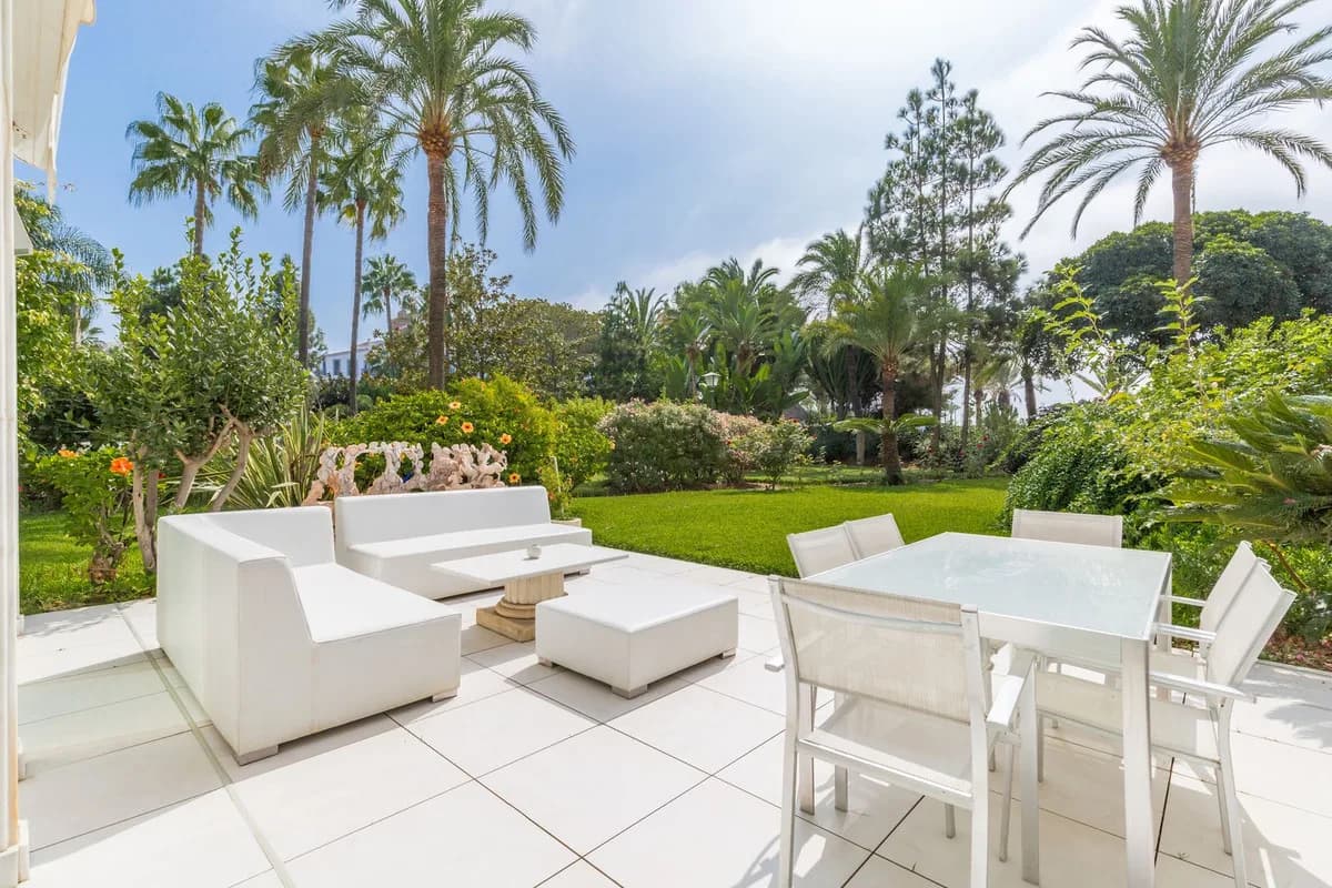3 Bedroom Ground Floor Apartment for Sale in Puerto Banús, Málaga - Image 2