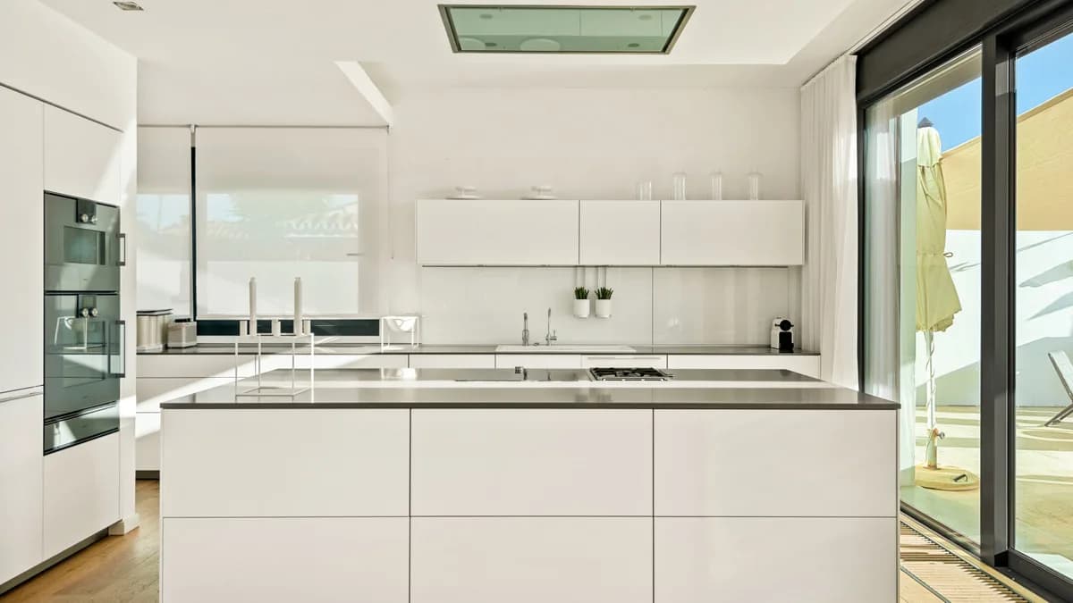 6 Bedroom Detached Villa for Sale in Costabella, Málaga - Image 7