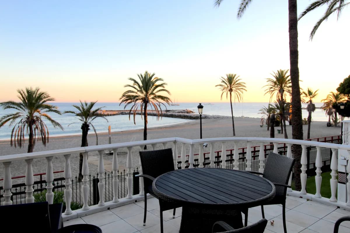 4 Bedroom Ground Floor Apartment for Sale in Puerto Banús, Málaga