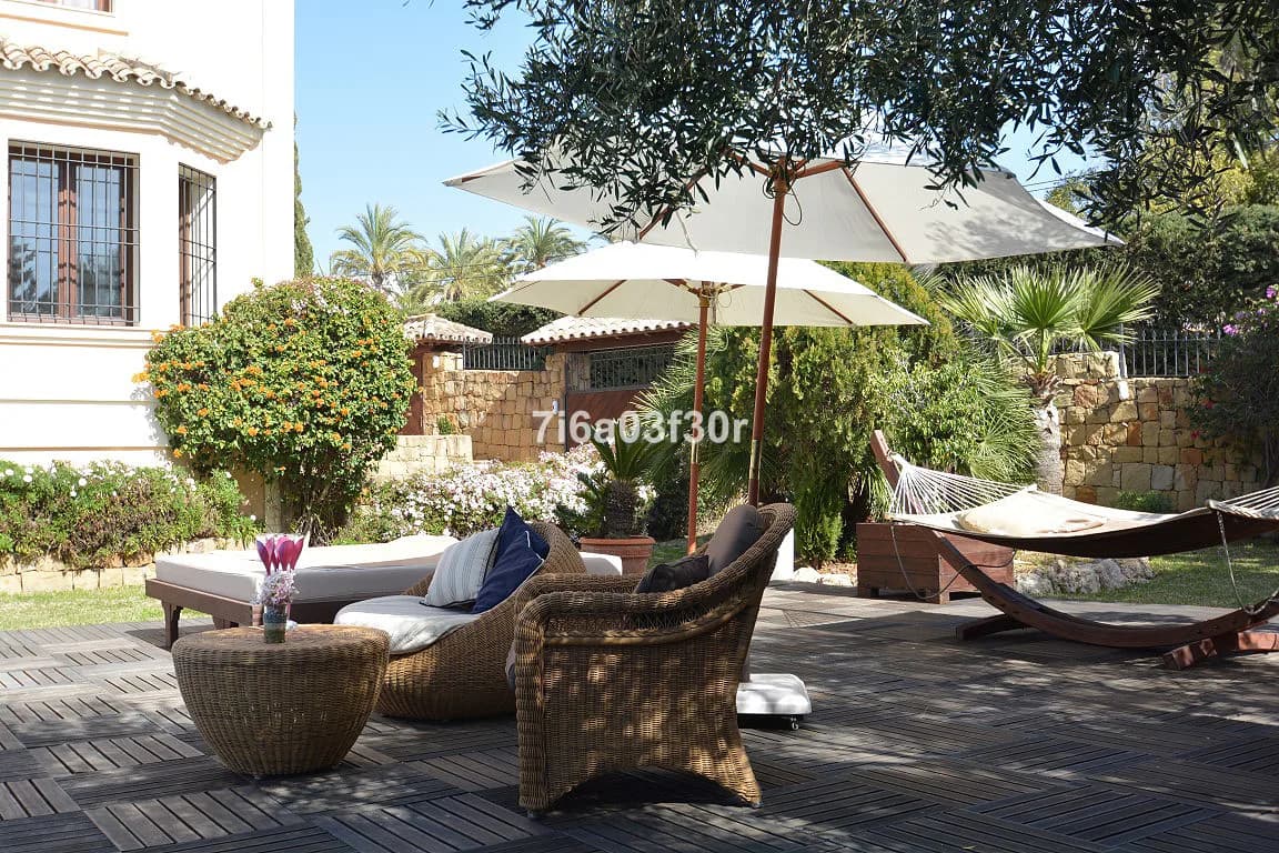 5 Bedroom Detached Villa for Sale in Nueva Andalucía, Málaga - Image 6