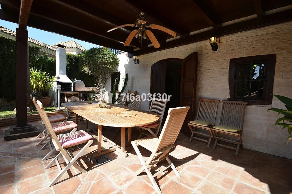 5 Bedroom Detached Villa for Sale in Nueva Andalucía, Málaga - Image 9