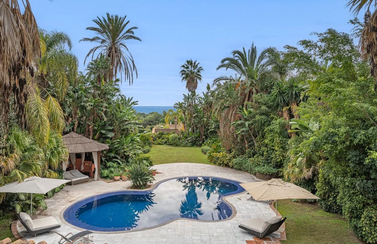 5 Bedroom Detached Villa for Sale in Nagüeles, Málaga - Image 2