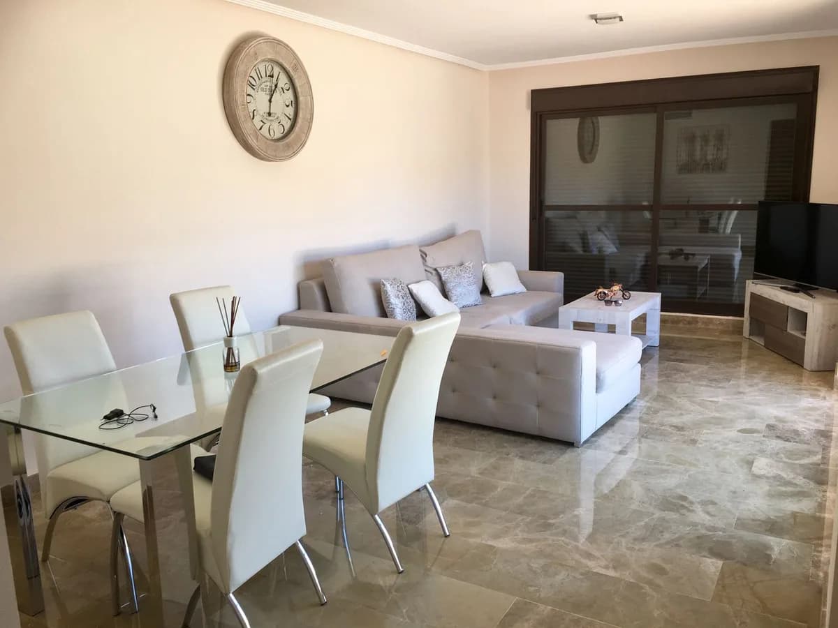 3 Bedroom Middle Floor Apartment for Sale in New Golden Mile, Málaga - Image 3