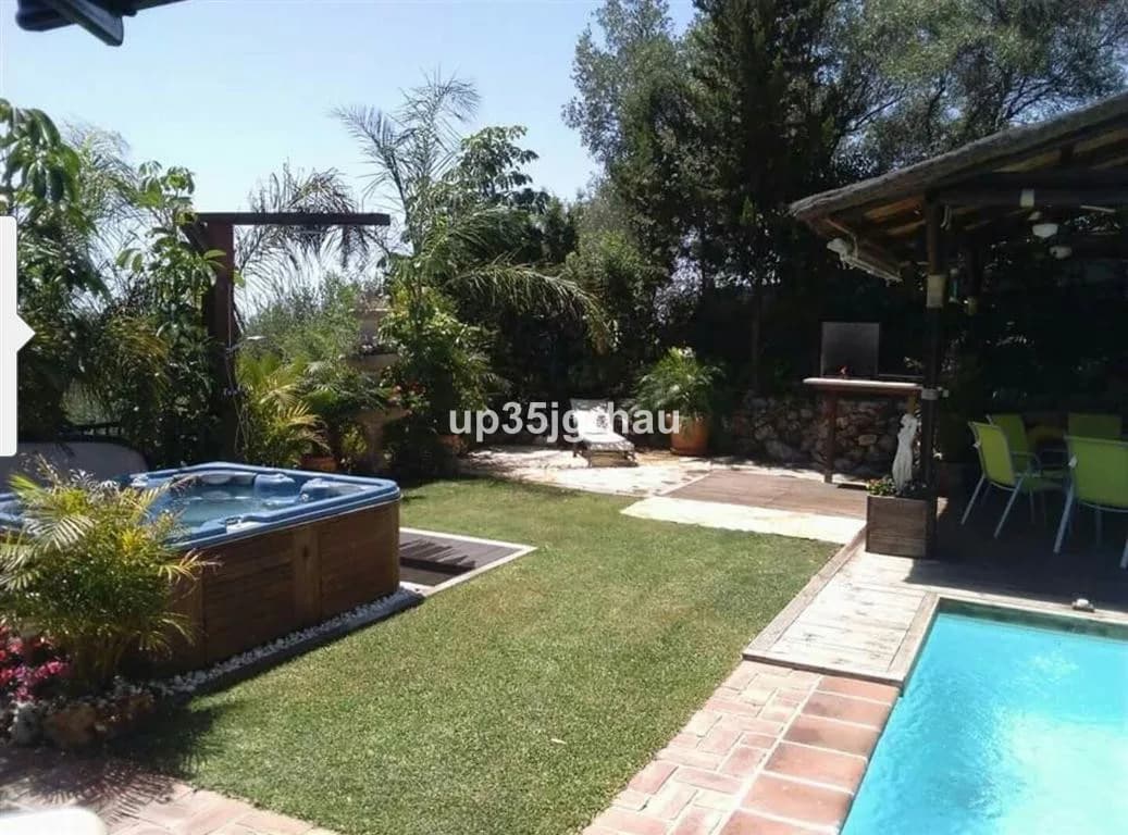 3 Bedroom Ground Floor Apartment for Sale in Estepona, Málaga - Image 7