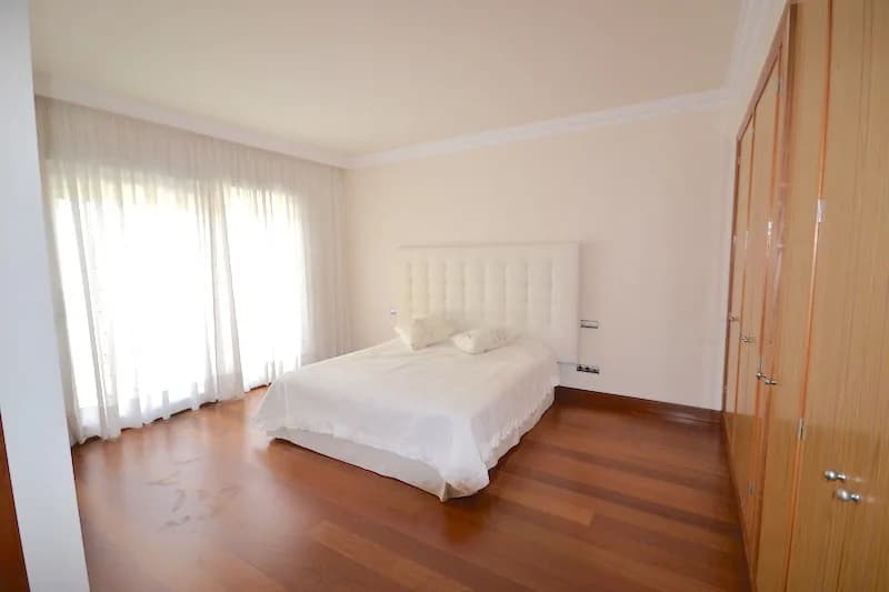 4 Bedroom Penthouse for Sale in Puerto Banús, Málaga - Image 4