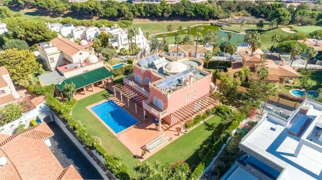 7 Bedroom Detached Villa for Sale in Benalmadena, Málaga - Image 2