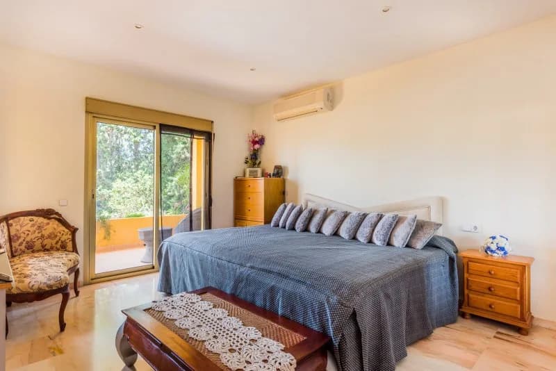 9 Bedroom Detached Villa for Sale in El Rosario, Málaga - Image 9