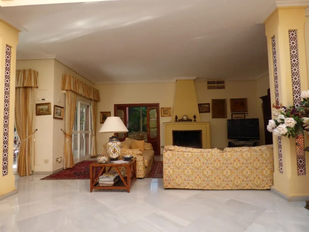 9 Bedroom Detached Villa for Sale in Torrenueva, Málaga - Image 4