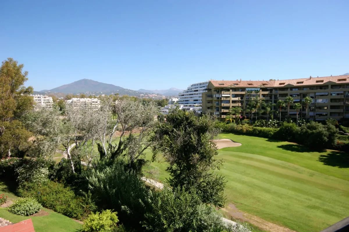 3 Bedroom Penthouse for Sale in Guadalmina Alta, Málaga - Image 7