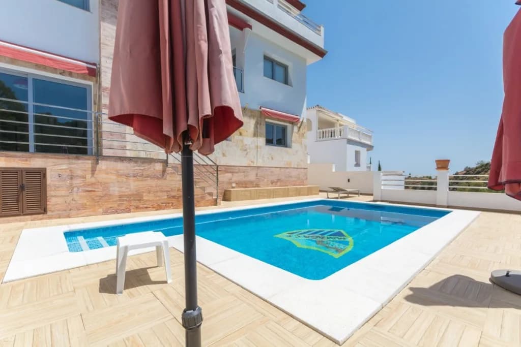 5 Bedroom Detached Villa for Sale in Mijas Costa, Málaga - Image 2