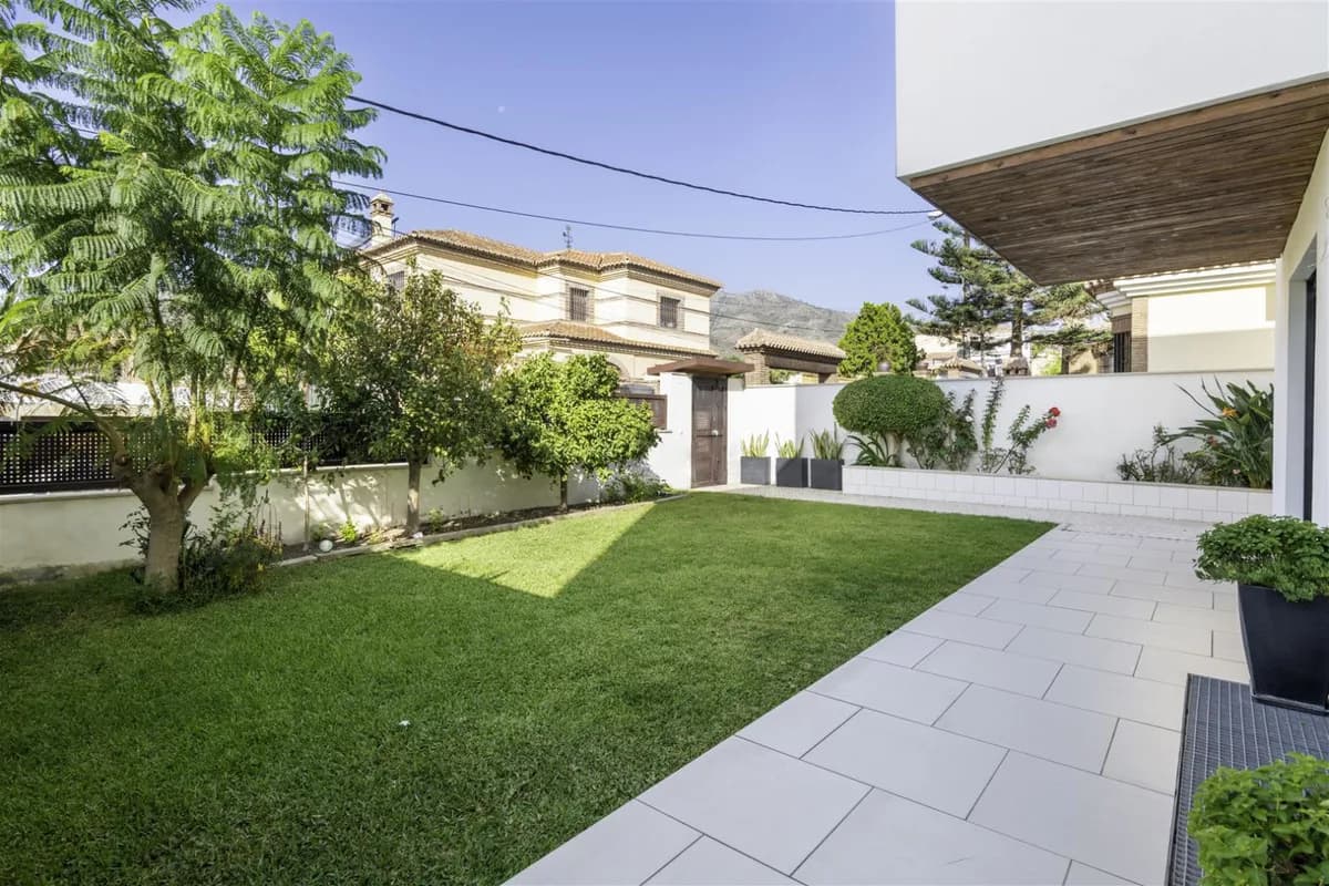 3 Bedroom Detached Villa for Sale in Torremolinos, Málaga - Image 4