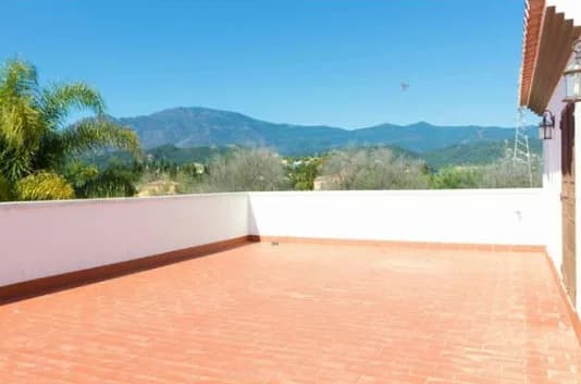 5 Bedroom Detached Villa for Sale in Estepona, Málaga - Image 3