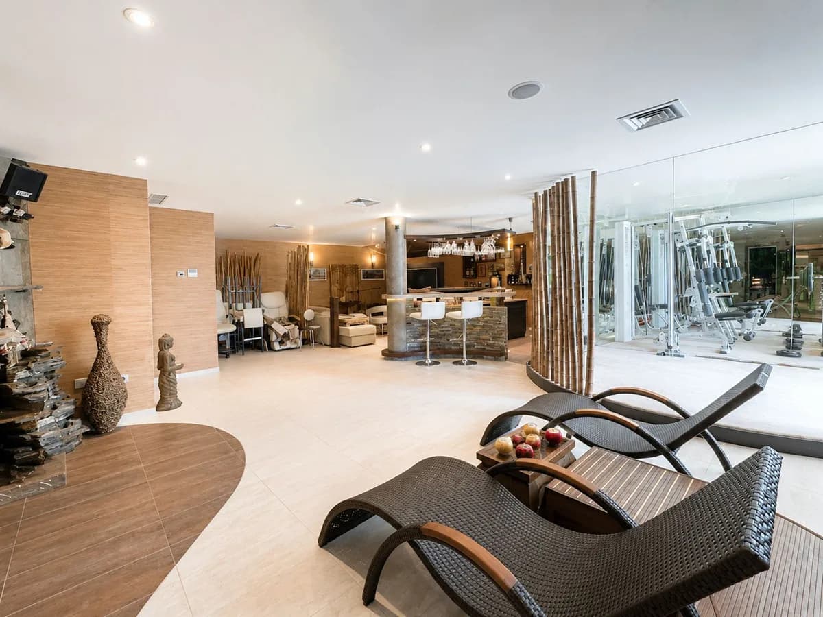 5 Bedroom Detached Villa for Sale in Altos de los Monteros, Málaga - Image 9