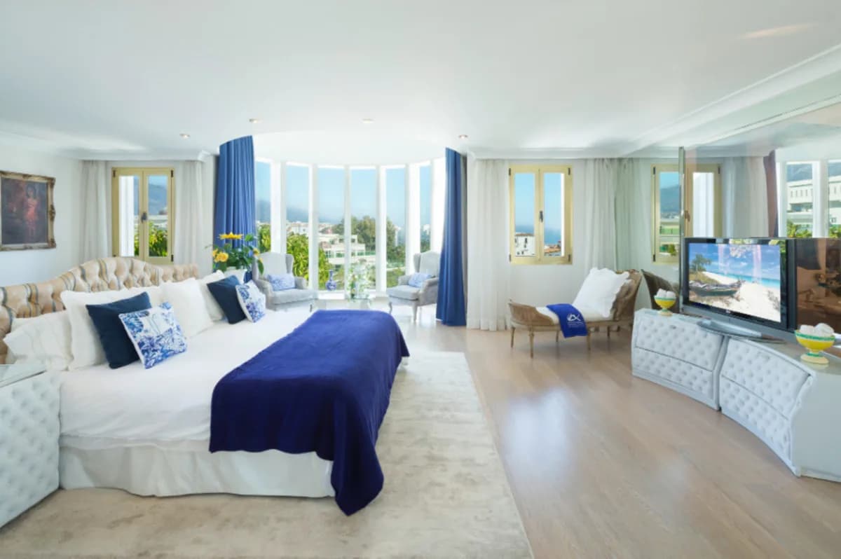 8 Bedroom Penthouse for Sale in Puerto Banús, Málaga - Image 5