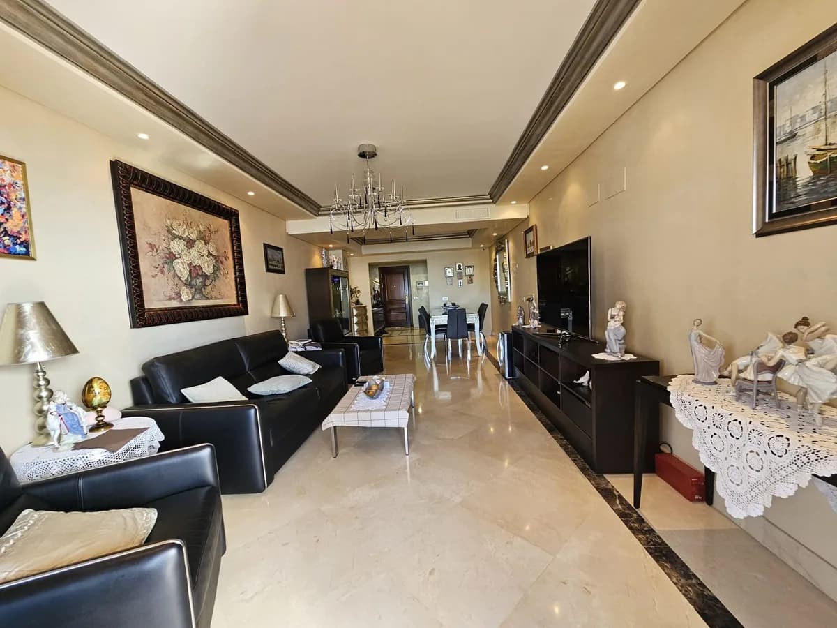 3 Bedroom Middle Floor Apartment for Sale in Estepona, Málaga - Image 3