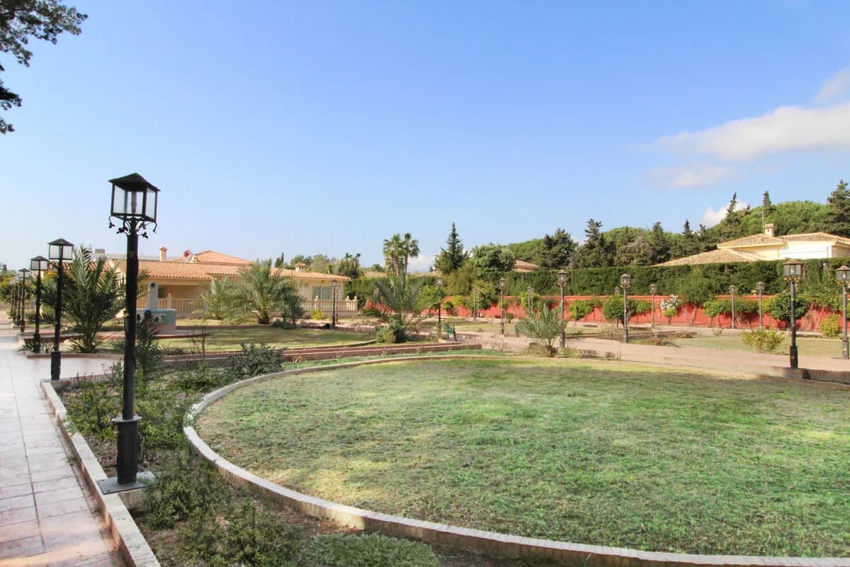 8 Bedroom Detached Villa for Sale in Guadalmina Baja, Málaga