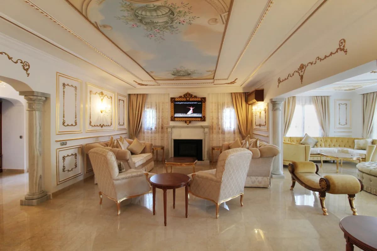8 Bedroom Detached Villa for Sale in Guadalmina Baja, Málaga - Image 2