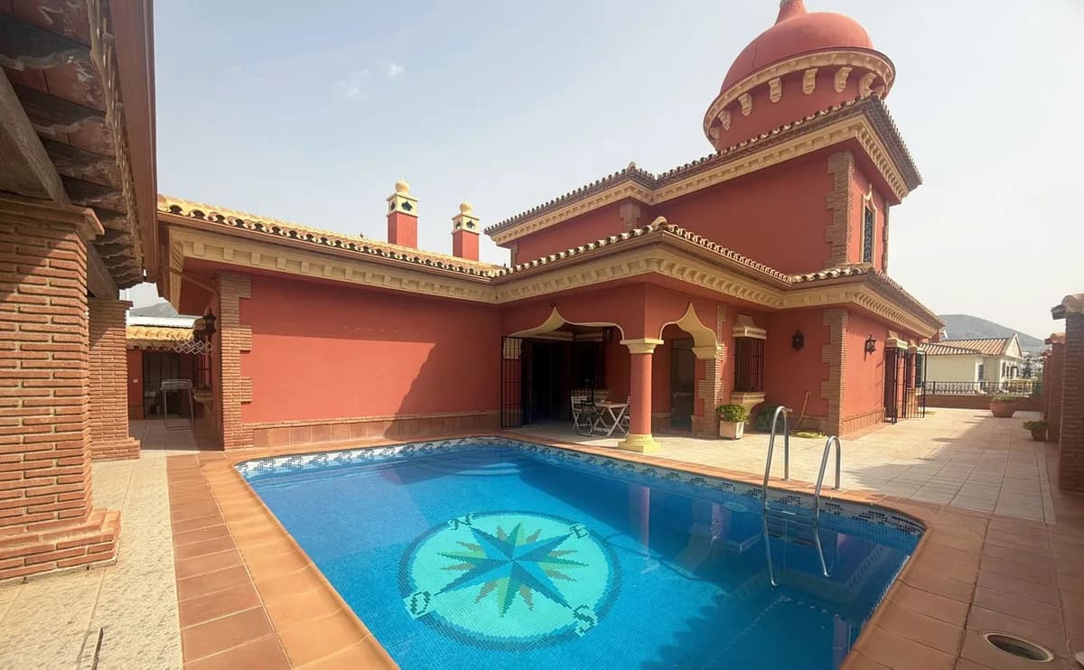 3 Bedroom Detached Villa for Sale in Mijas Costa, Málaga