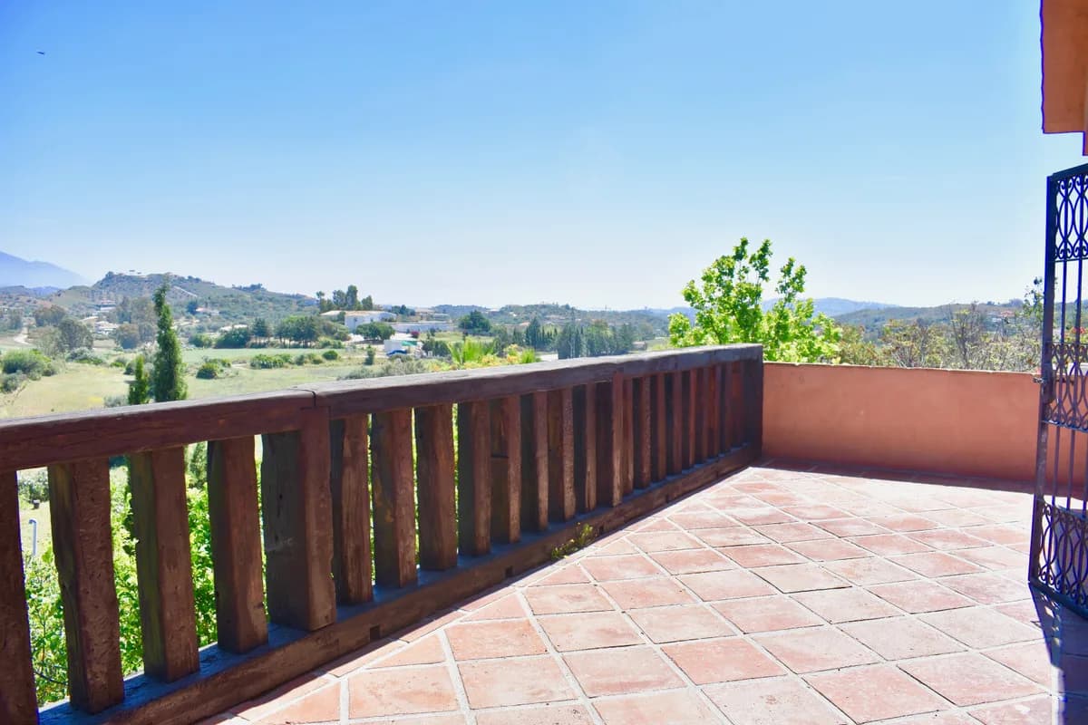 4 Bedroom Detached Villa for Sale in La Cala de Mijas, Málaga - Image 4