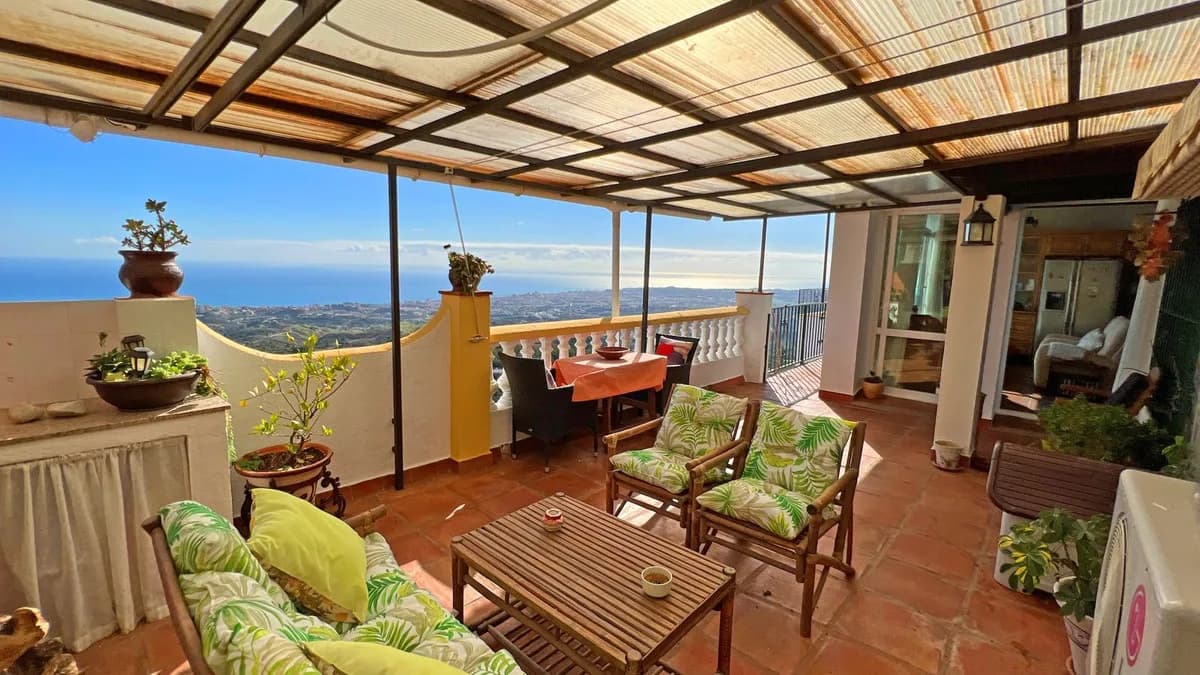 6 Bedroom Detached Villa for Sale in Mijas, Málaga