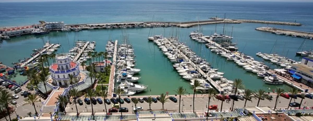 2 Bedroom Penthouse for Sale in Estepona, Málaga