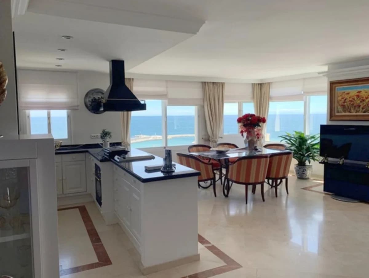 2 Bedroom Penthouse for Sale in Estepona, Málaga - Image 3