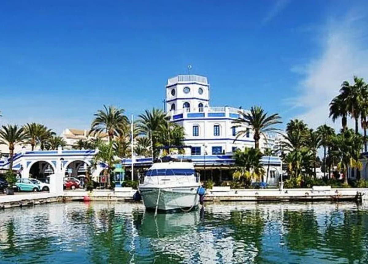 2 Bedroom Penthouse for Sale in Estepona, Málaga - Image 5