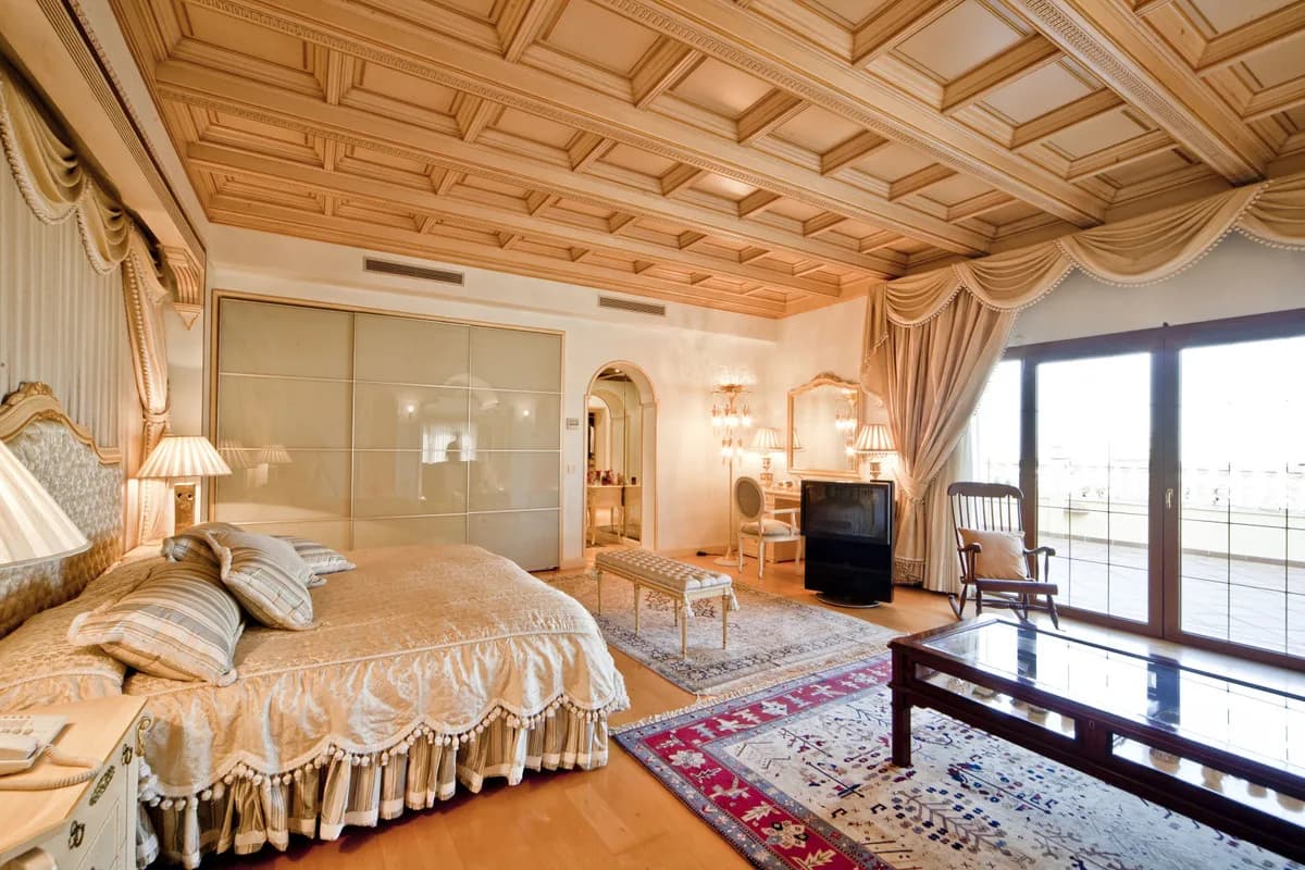 7 Bedroom Detached Villa for Sale in Puerto Banús, Málaga - Image 3