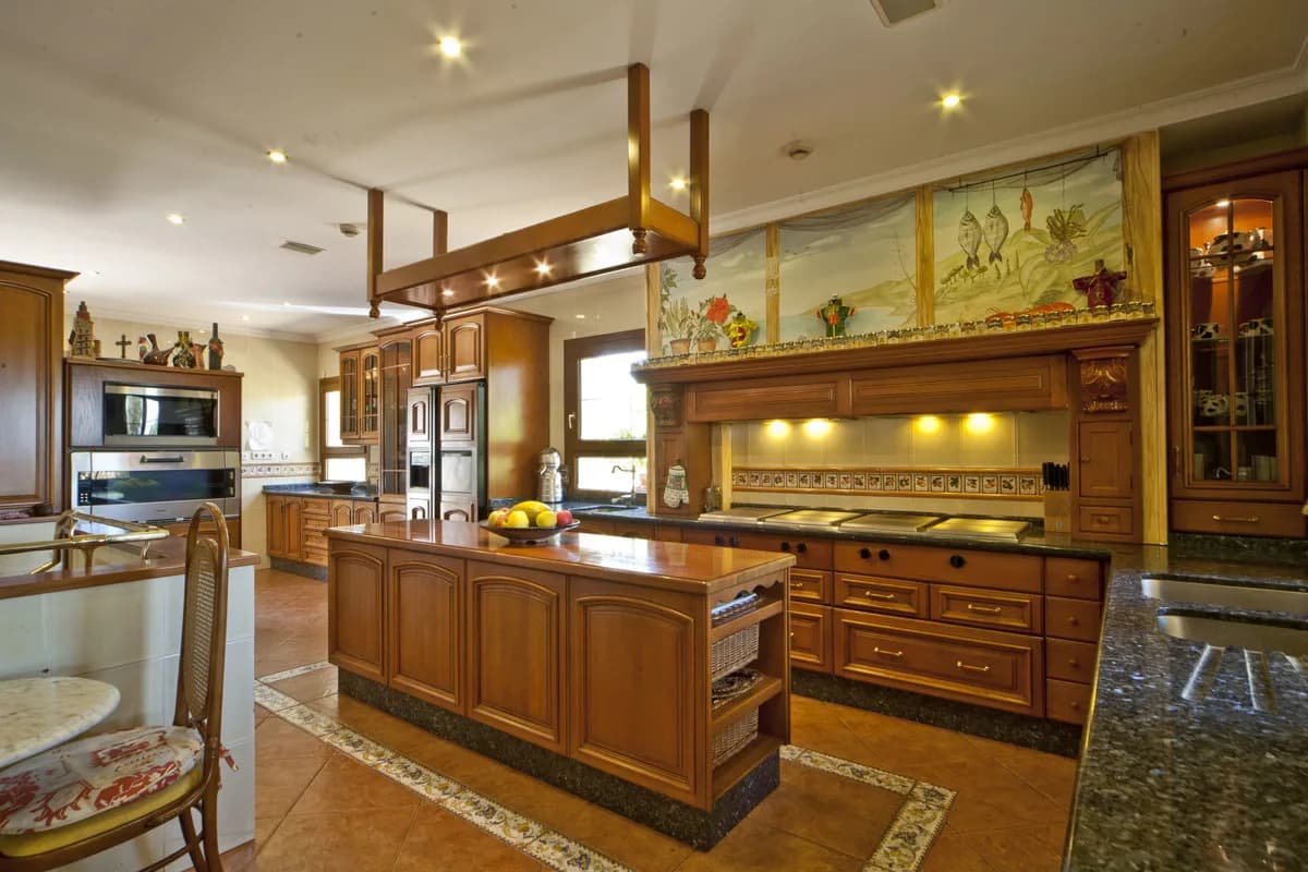 7 Bedroom Detached Villa for Sale in Puerto Banús, Málaga - Image 6