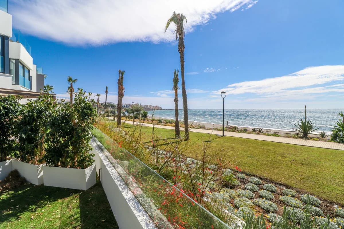 3 Bedroom Townhouse for Sale in Estepona, Málaga - Image 2