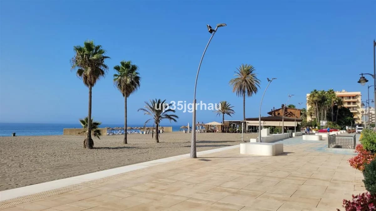 1 Bedroom Middle Floor Studio for Sale in Estepona, Málaga