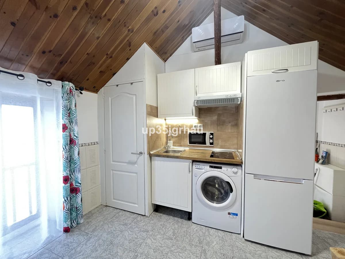 1 Bedroom Middle Floor Studio for Sale in Estepona, Málaga - Image 8