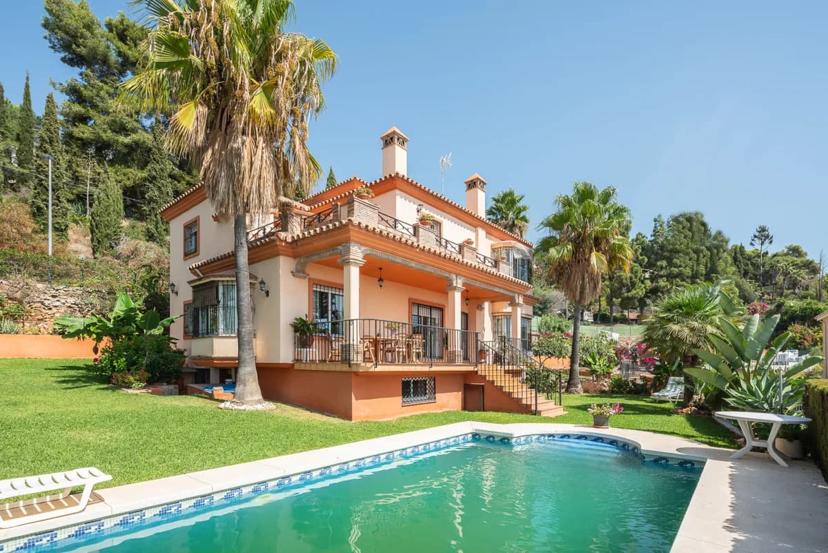 4 Bedroom Detached Villa for Sale in Marbella, Málaga