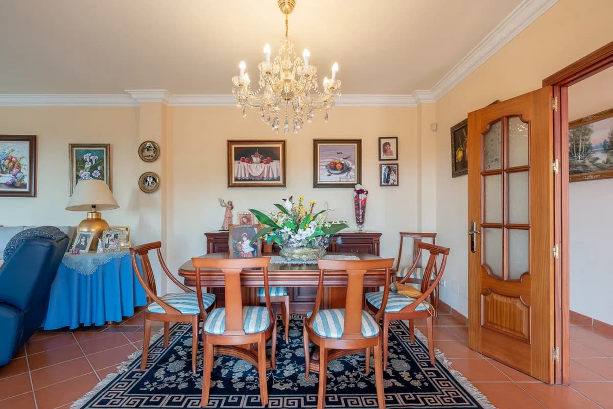4 Bedroom Detached Villa for Sale in Marbella, Málaga - Image 9