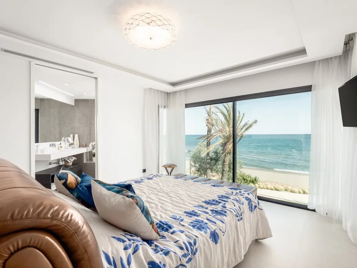 3 Bedroom Townhouse for Sale in Estepona, Málaga - Image 3