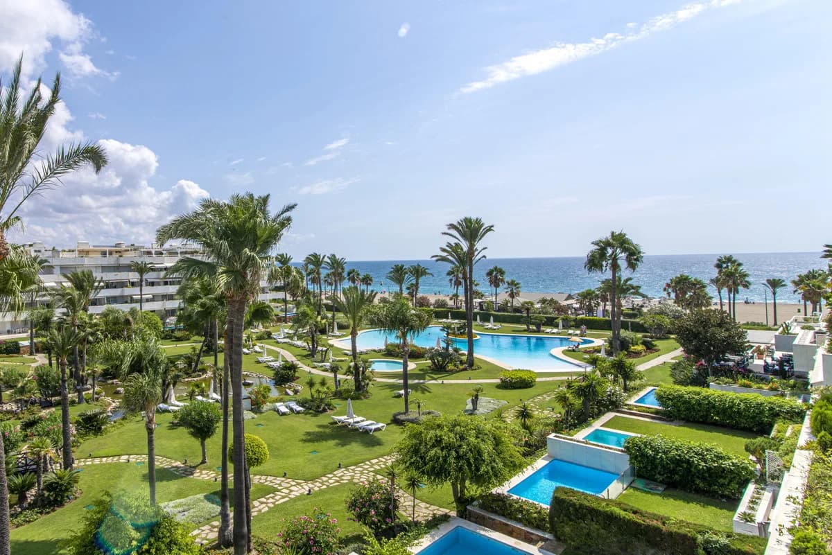3 Bedroom Penthouse for Sale in Puerto Banús, Málaga - Image 2